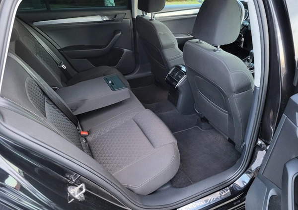 Skoda Superb cena 69900 przebieg: 132306, rok produkcji 2015 z Józefów małe 742